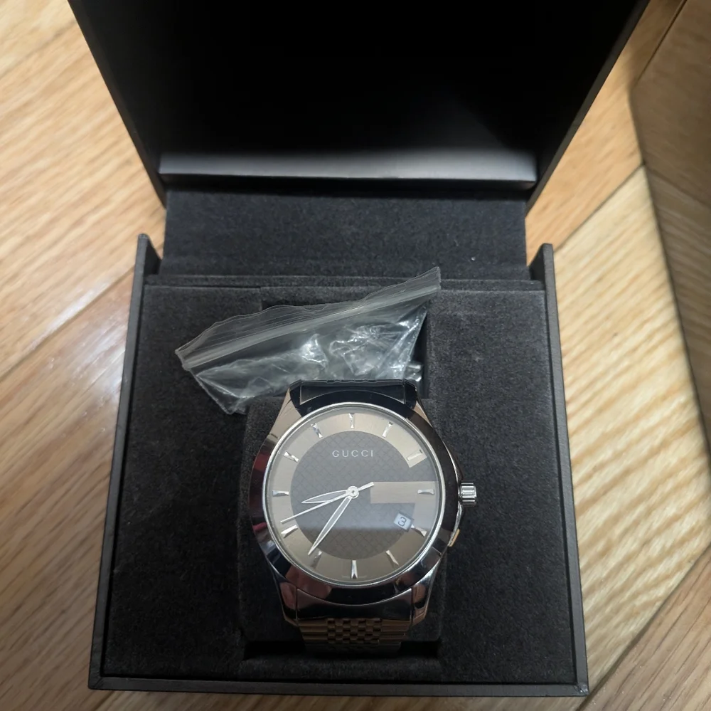 GUCCI G TIMELESS YA126406 STAINLESS STEEL WATCH